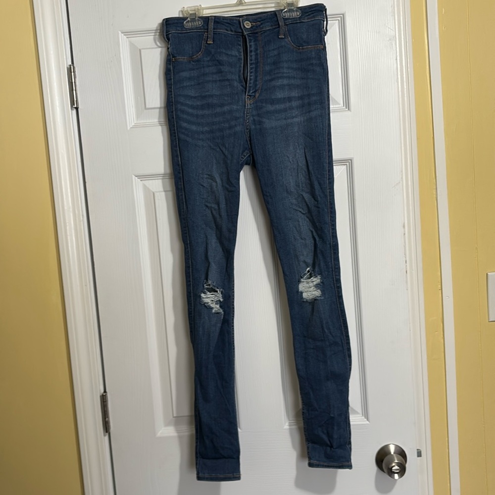 Hollister high rise Jean begging